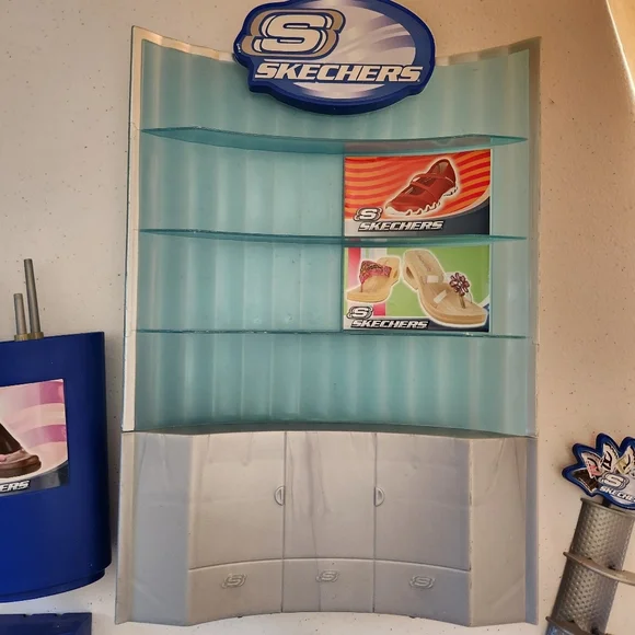 2005 My Scene Mall Maniacs Skechers Shoe Store Playset Pieces Parts Shoe Box - Picture 2 of 7